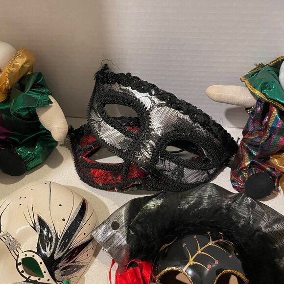 VTG Y2K Mardi Gras 6 PC Lot Masquerade Masks & Harlequin Pierrot Jester Dolls - Picture 13 of 14